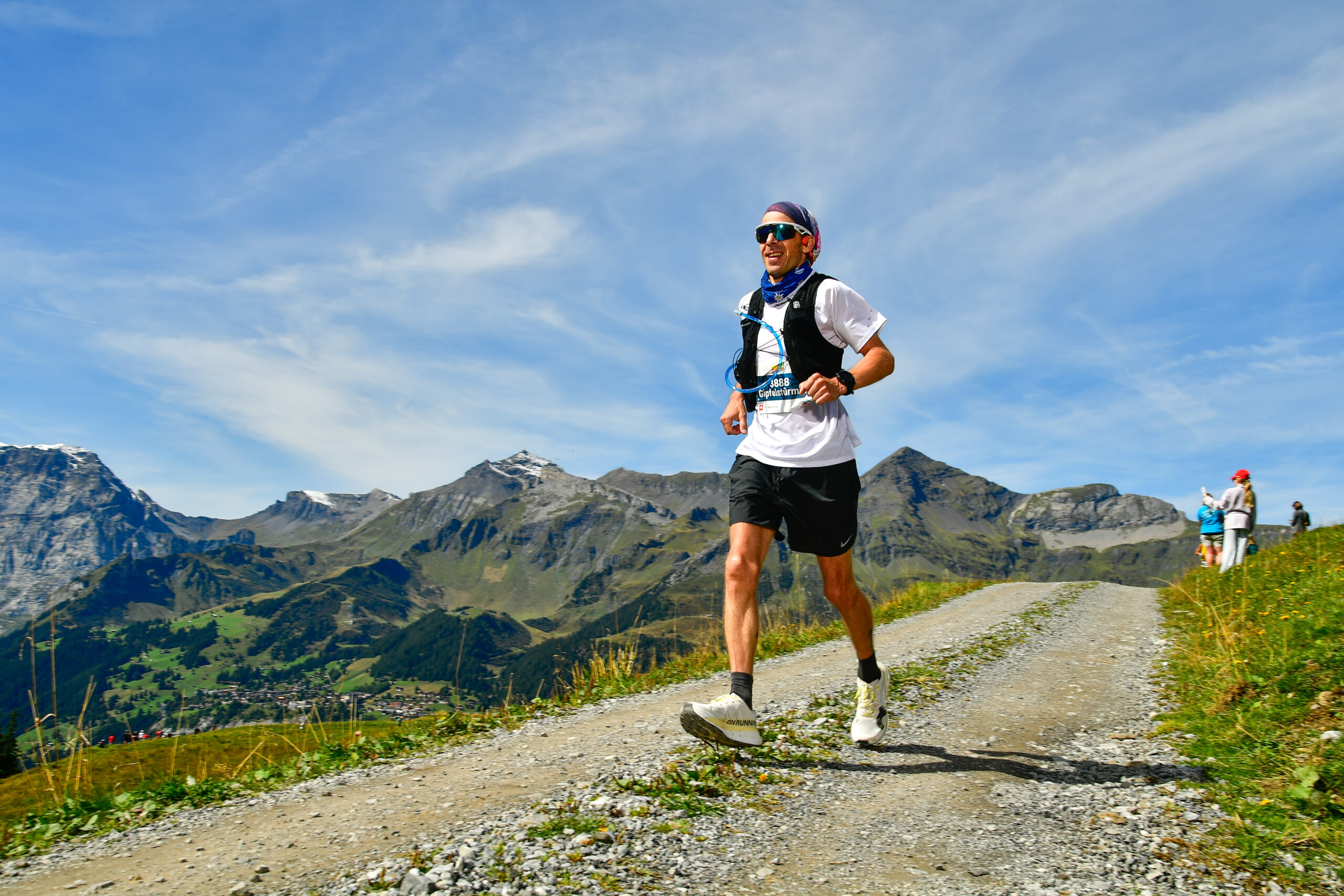 Remo Tenisch beim Trailrunning in alpiner Landschaft
