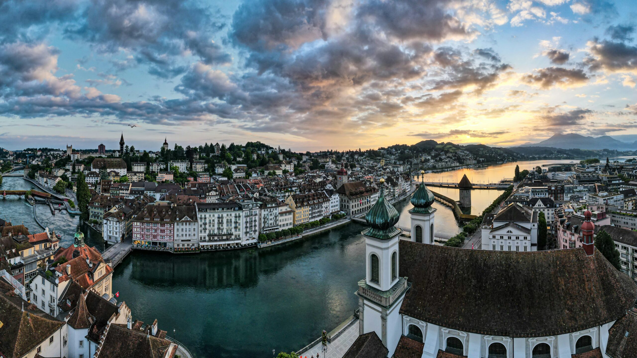 Blick über die Zentralschweiz bei Sonnenuntergang